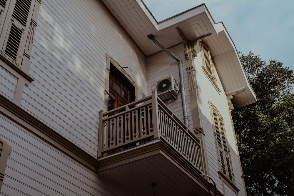 Unidad de bomba de calor instalada en una vivienda